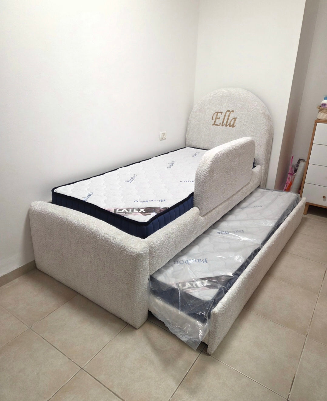 מיטת נוער מרופדת עם מיטת חבר ומזרן ויסקו